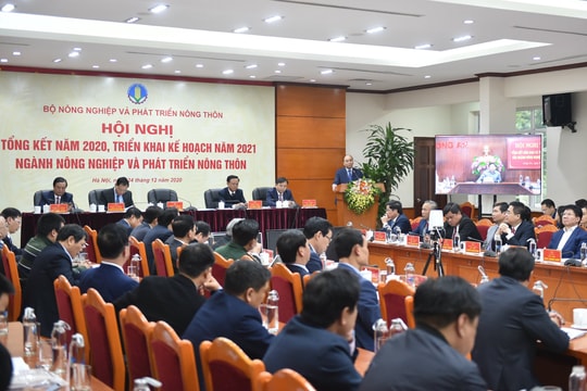 Thủ tướng Nguyễn Xuân Phúc: Chuyển đổi tư duy từ sản xuất nông nghiệp sang làm kinh tế nông nghiệp