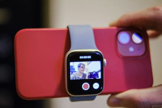 Apple Watch có thể chụp ảnh, quay video "selfie"
