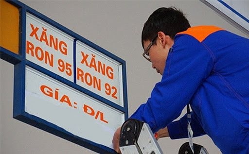 Giá xăng RON 95 tăng sát mốc 17.000 đồng mỗi lít