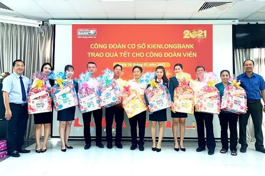  Kienlongbank trao  3.080 phần quà hỗ trợ cho công đoàn viên, người lao động