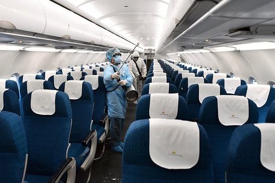 Vietnam Airlines hỗ trợ hành khách bị ảnh hưởng do cách ly vì COVID-19