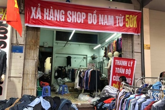 Thời trang Tết xả hàng vẫn vắng khách