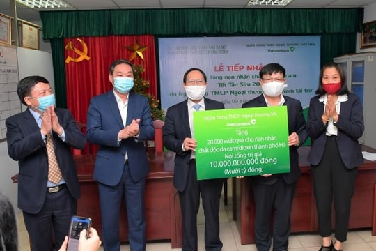 Vietcombank tặng 10 tỷ đồng quà Tết cho nạn nhân chất độc da cam, dioxin tại Hà Nội