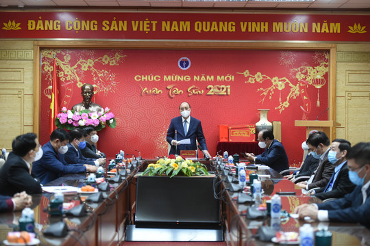Thủ tướng đánh giá cao ý thức, trách nhiệm, không ngại gian khổ, hy sinh để ngăn ngừa, kiểm soát COVID của ngành y tế