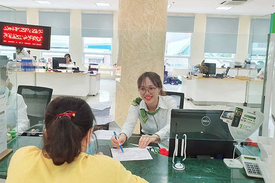 Nghề ngân hàng dạy tôi biết yêu thương nhiều hơn!