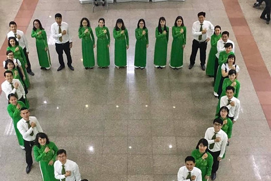 Tám năm một chữ duyên