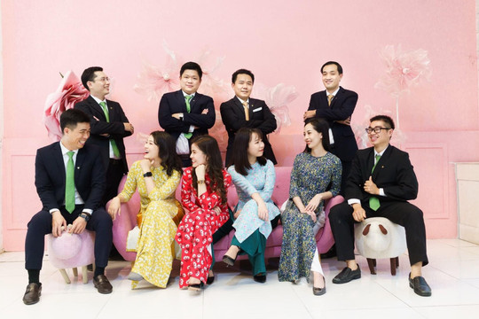 Mẹ ơi, con làm ngân hàng