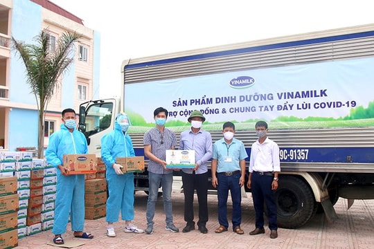 Vinamilk dành nguồn quỹ hơn 2 triệu sản phẩm dinh dưỡng để hỗ trợ cộng đồng và lực lượng tuyến đầu chống dịch COVID-19 trong năm 2021