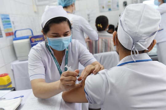 Bộ Tài chính khẳng định đảm bảo nguồn lực để triển khai việc mua vắc xin 