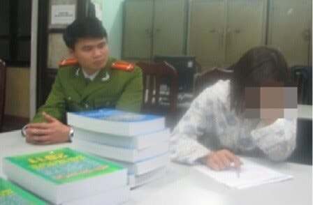 Cục Thuế Hà Nội cảnh báo việc giả danh cán bộ thuế để... bán sách