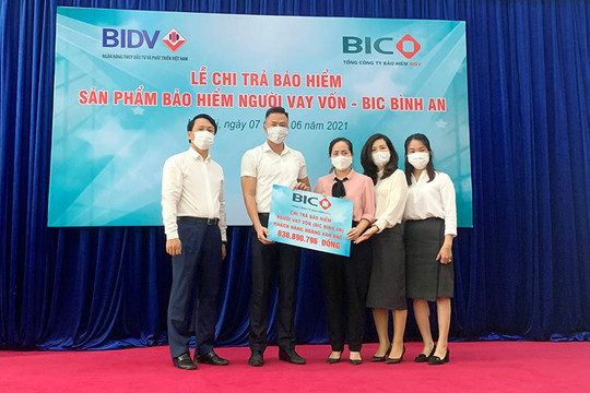 BIC chi trả hơn 830 triệu đồng quyền lợi bảo hiểm cho khách hàng vay vốn tại BIDV Đông Hà Nội