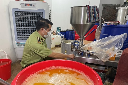 Hà Nội phát hiện xưởng sản xuất mỹ phẩm, nước hoa hàng hiệu giả