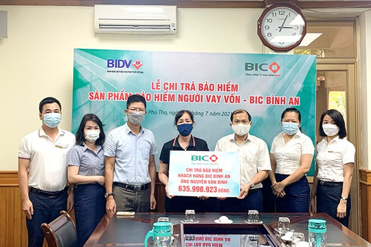 BIC trao hơn 635 triệu đồng tiền bảo hiểm người vay vốn cho khách hàng tại Phú Thọ