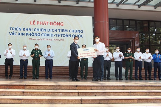 THACO trao tặng 126 xe chuyên dụng vận chuyển vắc xin và phục vụ tiêm chủng lưu động