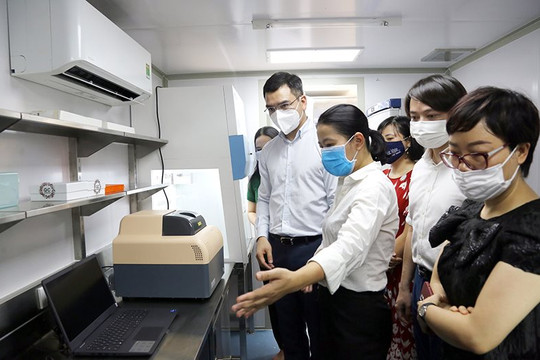 VPBank đưa 4 container xét nghiệm COVID-19 vào “tâm dịch” phía Nam