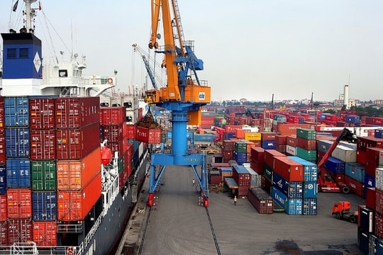 Việt Nam tiếp tục nhập siêu 1,7 tỷ USD trong tháng 7