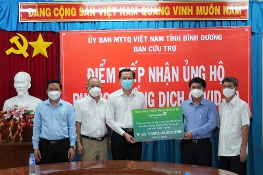 Vietcombank tài trợ 5 tỷ đồng hỗ trợ công tác phòng, chống dịch COVID-19 tại tỉnh Bình Dương