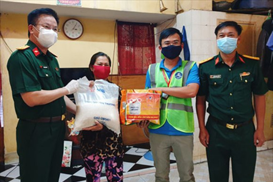 MB trao 90 tấn gạo hỗ trợ nhân dân TP. Hồ Chí Minh vượt khó chống dịch