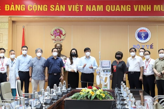 BAC A BANK trao tặng 34 máy thở phục vụ hồi sức tích cực bệnh nhân COVID-19 nặng