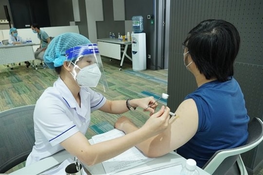 Thủ tướng yêu cầu thúc đẩy mạnh mẽ, quyết liệt việc tiêm vaccine phòng COVID-19, bảo đảm an toàn, hiệu quả