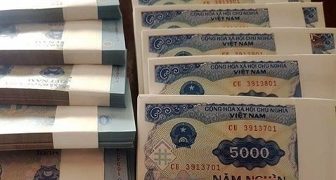 Nguy cơ đổi tiền mới, mất tiền thật