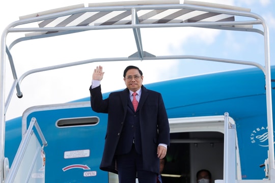 Thủ tướng Phạm Minh Chính và Đoàn đại biểu cấp cao Việt Nam bắt đầu chuyến thăm chính thức Cộng hòa Pháp