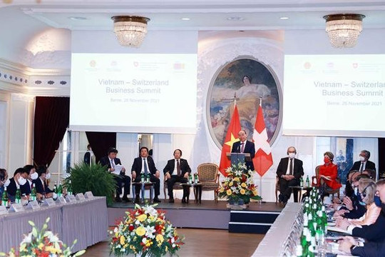 Chủ tịch nước Nguyễn Xuân Phúc và Tổng thống Guy Parmelin đồng chủ trì Diễn đàn doanh nghiệp Việt Nam - Thụy Sỹ
