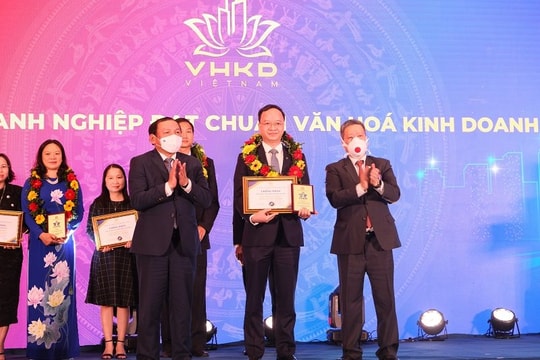 Vietcombank trong danh sách 10 doanh nghiệp đầu tiên đạt chuẩn văn hóa kinh doanh Việt Nam 