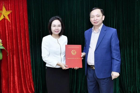 Công bố quyết định giao phụ trách Vụ Tín dụng các ngành kinh tế