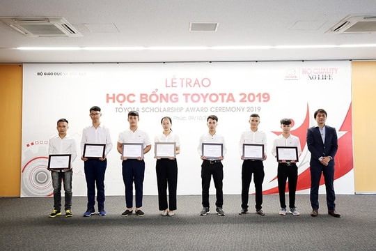 Toyota Việt Nam trao tặng 200 suất học bổng hỗ trợ sinh viên chuyên ngành kỹ thuật và âm nhạc
