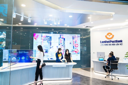Trải nghiệm dịch vụ tại Phòng giao dịch thông minh của LienVietPostBank với nhiều phần quà hấp dẫn