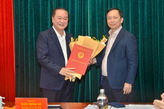 Công bố quyết định giao phụ trách Thời báo Ngân hàng