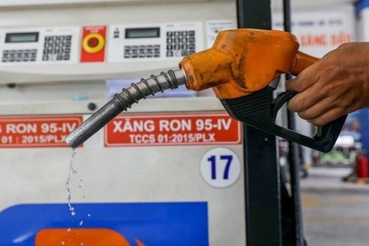 Giá xăng tiếp tục tăng
