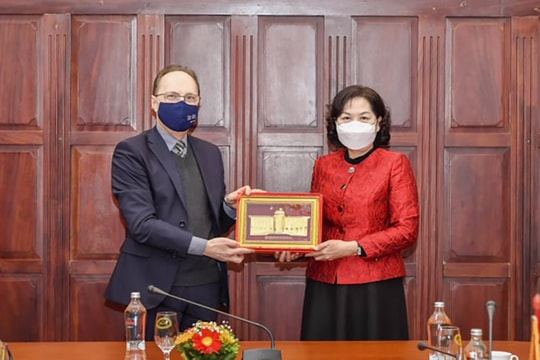 Thống đốc Ngân hàng Nhà nước Nguyễn Thị Hồng tiếp Đại sứ Liên bang Nga tại Việt Nam