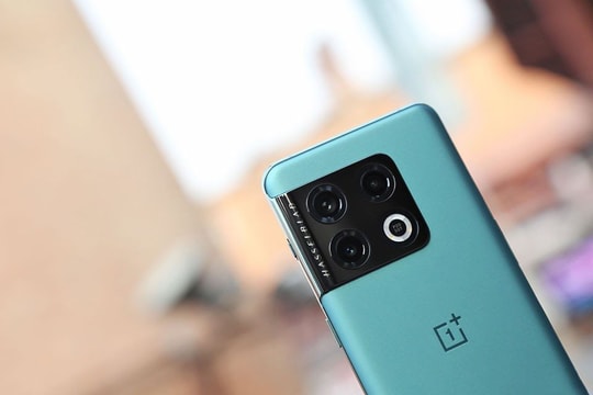 OnePlus 10 Pro: Thiết kế mặt lưng phủ lụa, camera 'khủng'