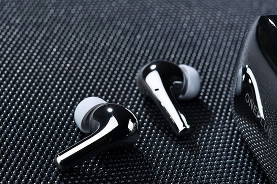 Tai nghe OnePlus Buds Pro Radiant Silver, có chống ồn chủ động, pin 38 giờ