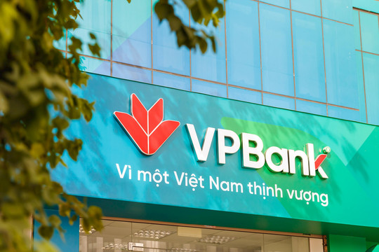 VPBank trao tặng khách hàng may mắn hơn 2.000 quà tặng chương trình "Chào xuân mới - đón lộc tới" 