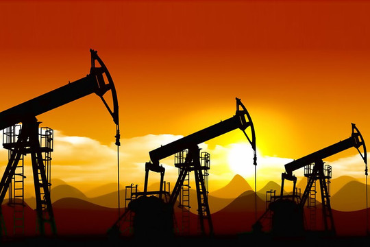 Giới chuyên gia dự đoán giá dầu toàn cầu sẽ tiếp tục tăng trong năm 2022