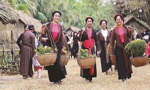 Mẹ, tôi và chợ Tết