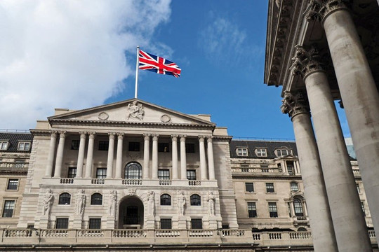 Ngân hàng Trung ương Anh tăng lãi suất cơ bản lên 0,5%