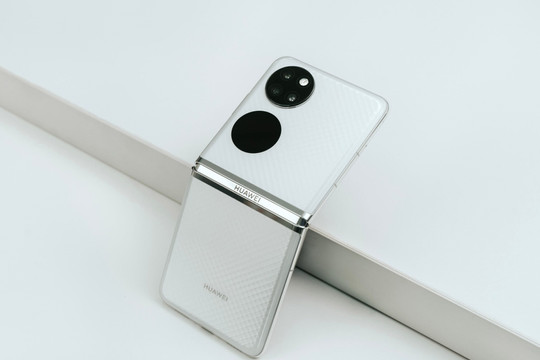 Huawei P50 Pocket: Thiết kế màn hình gập, không có 5G và Google