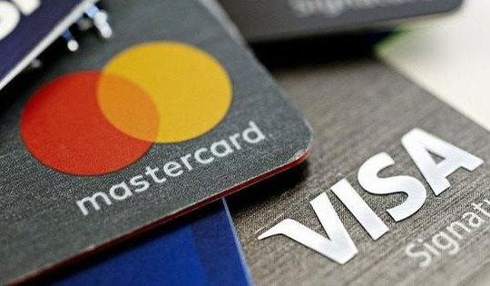 Visa và Mastercard thông báo dừng hoạt động ở Nga
