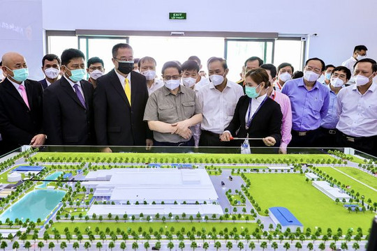 Thủ tướng đề nghị các nhà đầu tư nâng tỷ lệ nội địa hóa, cùng Việt Nam xây dựng nền kinh tế độc lập, tự chủ