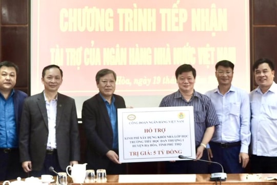 Công đoàn Ngân hàng Việt Nam trao 5 tỉ đồng hỗ trợ xây dựng trường học