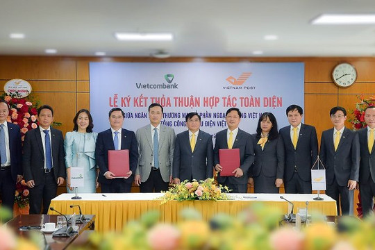 Ký kết thoả thuận hợp tác toàn diện giữa Vietcombank và Tổng Công ty Bưu điện Việt Nam
