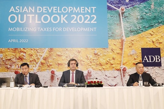 ADB: Kinh tế Việt Nam sẵn sàng phục hồi mạnh mẽ trong năm 2022, với GDP đạt 6,5%