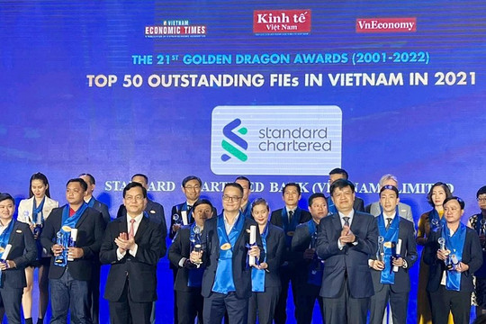 Ngân hàng Standard Chartered Việt Nam được vinh danh “Ngân hàng nước ngoài hàng đầu Việt Nam” năm 2021