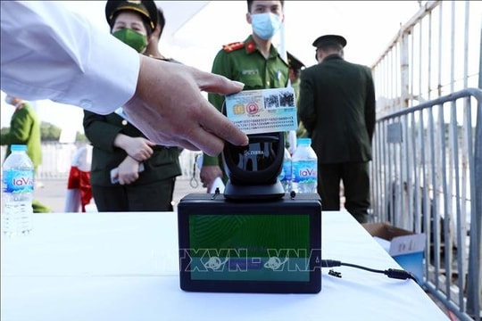 Thí điểm rút tiền bằng căn cước công dân gắn chip