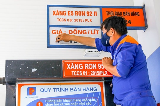 Giá xăng lập đỉnh mới, vượt 30.500 đồng một lít