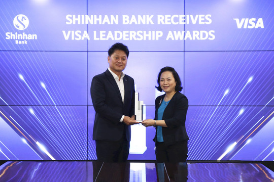Ngân hàng Shinhan Việt Nam đón nhận 3 giải thưởng năm 2021 của Tổ chức thẻ VISA